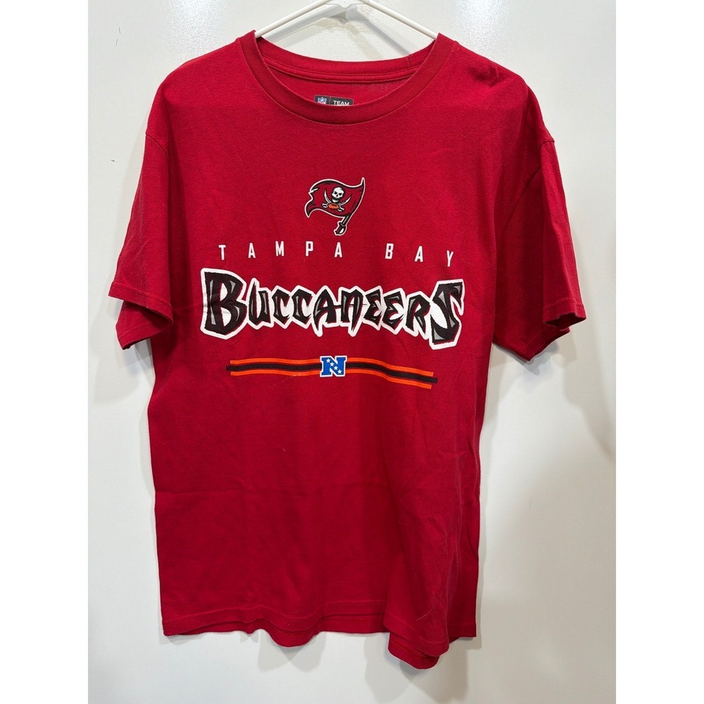 Tampa Bay Buccaneers NFL Team Apparel Red T Shirt Size Large